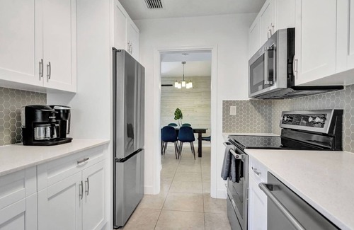 Pompano Beach House | Beach Family Tiki Villa Walk to Beach Heated Pool