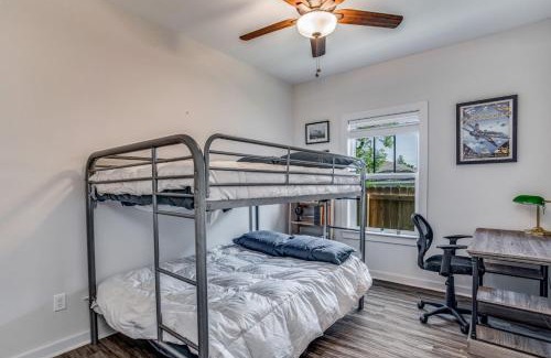 South Pensacola House | Beach Flow Bungalow-Mins to Downtown-Dining-Base
