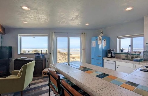 Florence House | Beach Front Any Closer to the Ocean and You'd Need a Wetsuit - Whales Watch