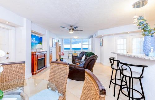 Galt Mile House | Beach Front Condo, Sea View, Beach Access, Balcony