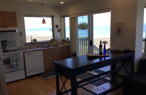 Campbell River House | Beach front Duplex on Stories beach near Campbell River