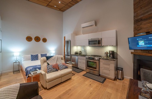 Campbell River Apartment | Beach Front Luxury Private Hot Tub Sandy Beach