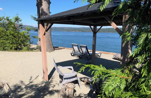 Campbell River Apartment | Beach Front Luxury Private Hot Tub Sandy Beach