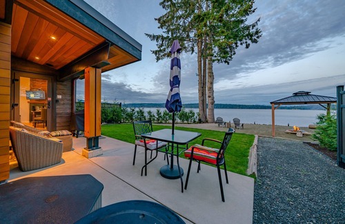 Campbell River Apartment | Beach Front Luxury Private Hot Tub Sandy Beach
