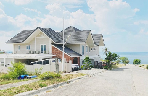 Nasugbu Villa | Beach Front Villa 4 Bedroom w/Private pool