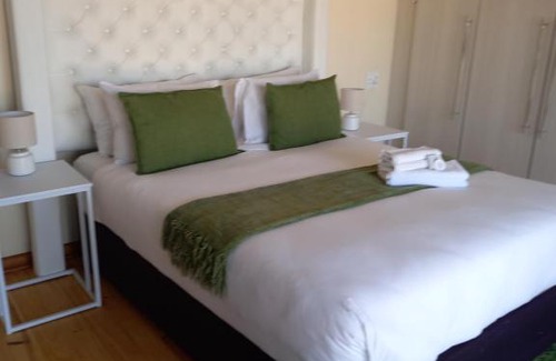 Quigney Beach Apartment | Beach Front Villa Self Catering Apartment