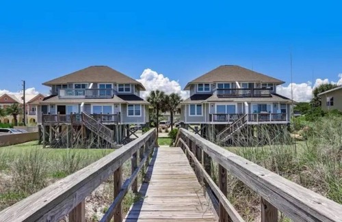 Ocean Cay House | Beach Front Waves Beautiful views Great location