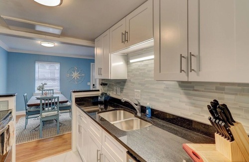 Palmetto Dunes Cottage | Beach Getaway 2BR w/Pool + Modern Comforts