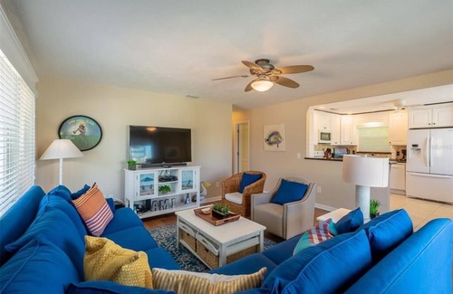 Bradenton Beach House | Beach Getaway with Rooftop Deck, Pool, & Spa - Sideways