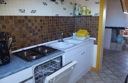 Serignan Apartment | Beach - great 100 sq.m apartment, 3 bedrooms, enclosed garden, parking, quiet setting