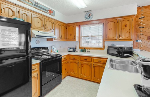 Frisco House | Beach home near the ocean w/sunny deck, washer/dryer, and central A/C