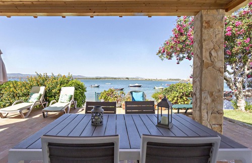 Praia de Faro Villa | Beach house, 2 steps from the ocean!