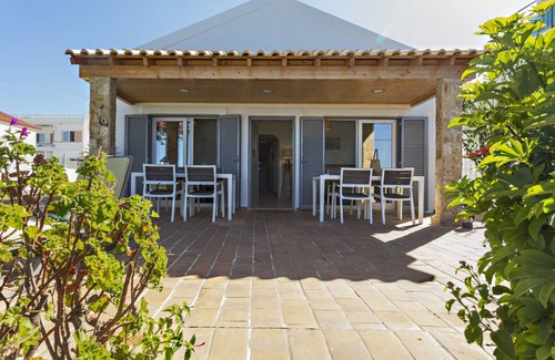 Praia de Faro Villa | Beach house, 2 steps from the ocean!