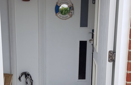 Lee-on-the-Solent Apartment | Beach House at Lee on the Solent (Ground Floor Only)