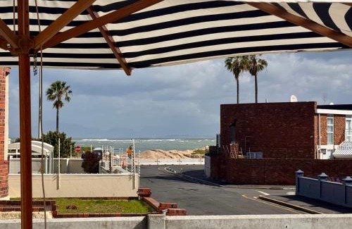 Strand House | Beach House - by Beach Collection