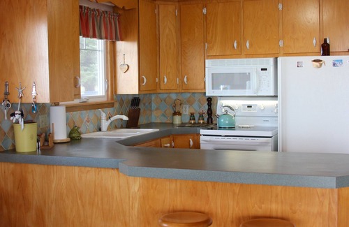 Canoe Cove Cottage | BEACH HOUSE