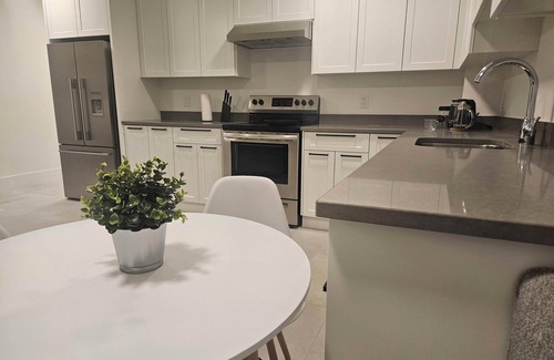 Dollarton House | Beach House Deep Cove Modern Retreat