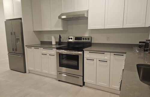 Dollarton House | Beach House Deep Cove Modern Retreat