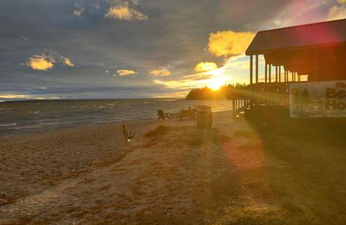 Mackinaw City Resort | Beach House Lakeside Cottages