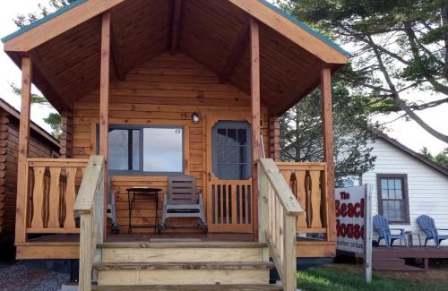 Mackinaw City Resort | Beach House Lakeside Cottages