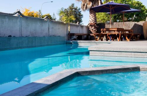 Papamoa Beach Hotel | Beach House Motel