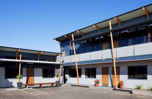 Papamoa Beach Hotel | Beach House Motel