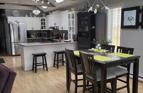 Vernon House | Beach House on the lake