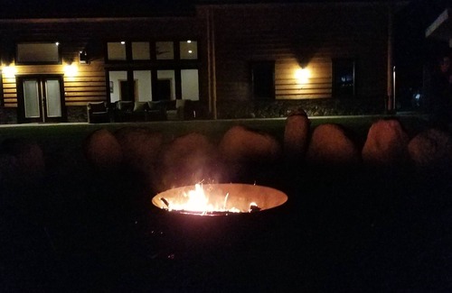 Leavenworth House | Beach House On The River Leavenworth, Privately owned Beach Hot Tub BBQ big yard