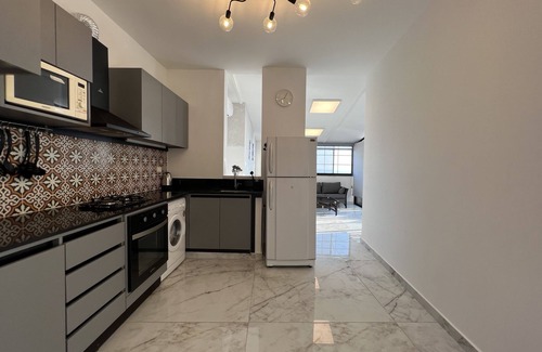 Halat Resort | Beach House RoofTop 2 BR 24/7 power @ Gondola Marine