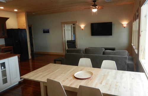 Malletts Bay House | Beach House! Wi-Fi, Central A/C. Live it up on the Beach!