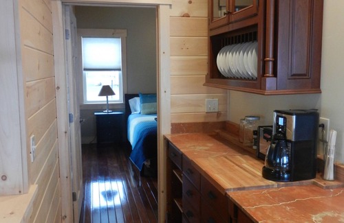 Malletts Bay House | Beach House! Wi-Fi, Central A/C. Live it up on the Beach!