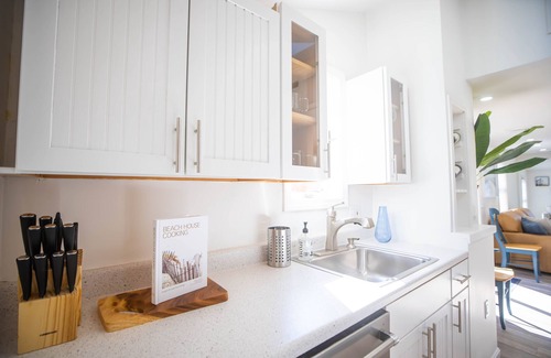 Newport East House | BEACH HOUSE/WINTER DISCOUNT! Walk to beach, cliff walk, restaurants and more!