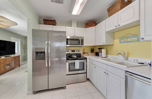 Beach Club Colony House | BEACH HOUSE WITH PRIVATE SALTWATER POOL & SPA + WALK TO BEACH