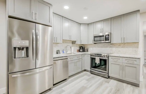 Florida North Atlantic Coast Condo | Beach Island Access | Dog Friendly | Kitchen | Hot Tub