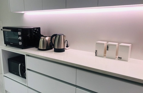 Murrays Bay House | Beach Lodge - Walk to beach and Shops