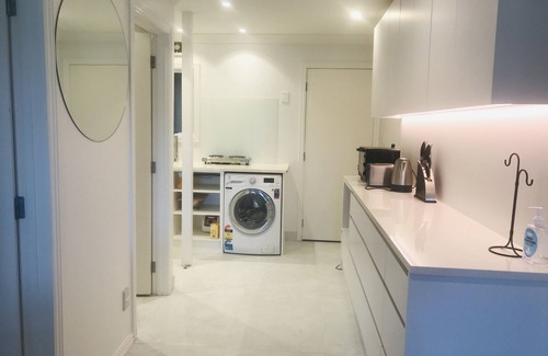 Murrays Bay House | Beach Lodge - Walk to beach and Shops