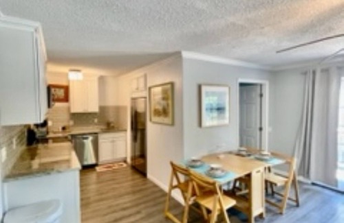 Windy Hill Apartment | Beach Love large 1BR Suite, Saltwater Pool, pets ok, walk to beach, Parking