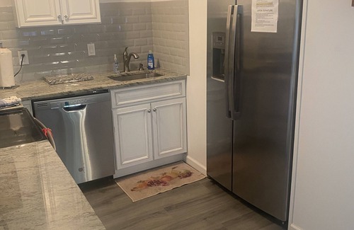 Windy Hill Apartment | Beach Love large 1BR Suite, Saltwater Pool, pets ok, walk to beach, Parking