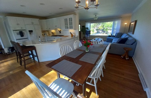 Powers Lake House | Beach nearby-pure summer magic awaits!