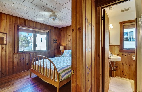 Holgate House | Beach Oasis Getaway-COACH HOUSE-Two Bungalows Available-Steps from the Water