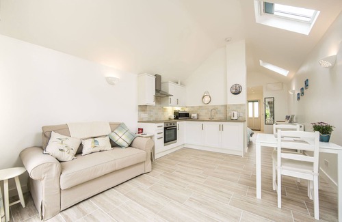 New Forest District Apartment | Beach Retreat is moments from the sea front & a stroll to Milford village green