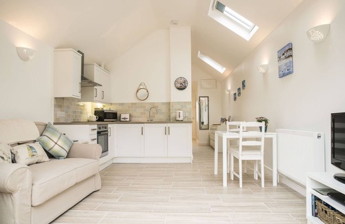 New Forest District Apartment | Beach Retreat is moments from the sea front & a stroll to Milford village green