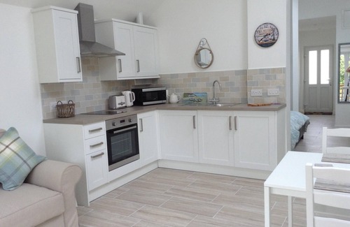 New Forest District Apartment | Beach Retreat is moments from the sea front & a stroll to Milford village green