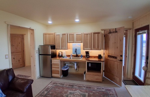 Homer Apartment | BEACH SUITE, BEACH WALK INN in charming Old Town ADA-accessible, BRAND-NEW,