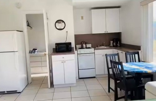 Hollywood Apartment | Beach Tide Motel - #10 Studio 2 Queen Beds