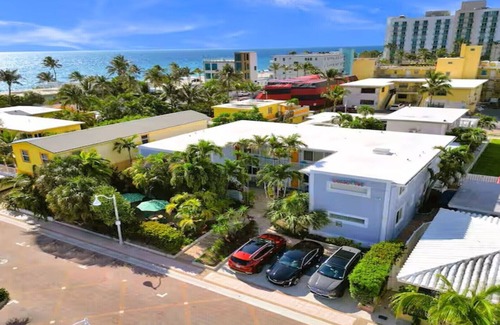 Hollywood Apartment | Beach Tide Motel - #10 Studio 2 Queen Beds