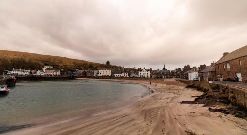 Stonehaven Apartment | Beach View Apartment