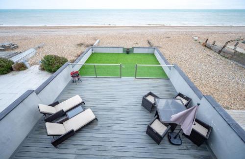 Pevensey Villa | Beach View Breeze Family Holiday Home on the Shore