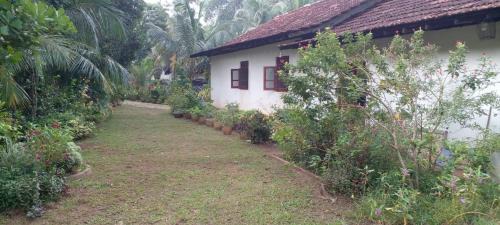 Dondra Apartment | Beach view villa