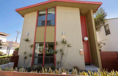 Belmont Shore Villa | Beach Villa * Hot Tub * Steps to Beach